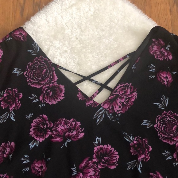 Torrid black floral Crisscross back chiffon blouse - Picture 3 of 11